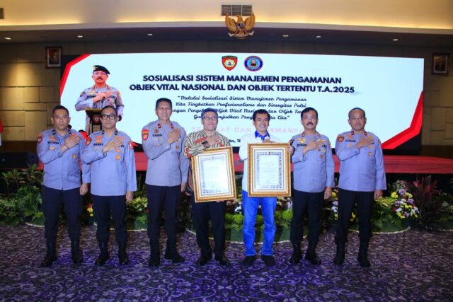 Polri Serahkan Sertifikat “Emas” kepada Pengelola Obvitnas Berprestasi