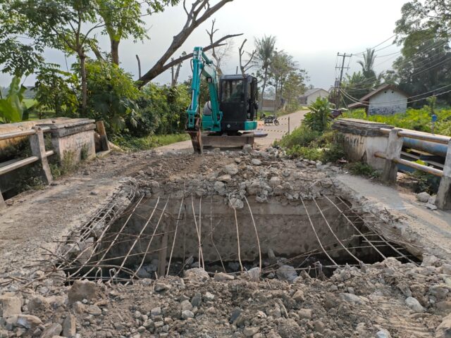 Pemkab Serang Perbaiki Jembatan Cikambuy Usai Tinjauan Wakil Bupati