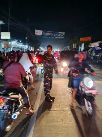 Babinsa Koramil Walantaka Kawal Pawai Obor Tahun Baru Islam