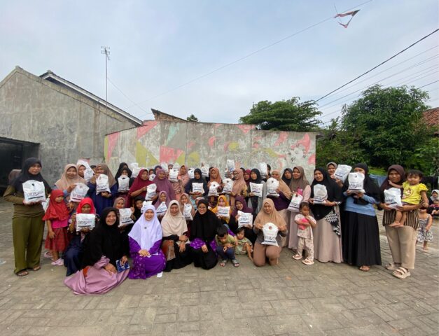 Tebar Hijab, Tebar Kebaikan, Wanita Islam Kota Serang Gelar Baksos di Katulisan
