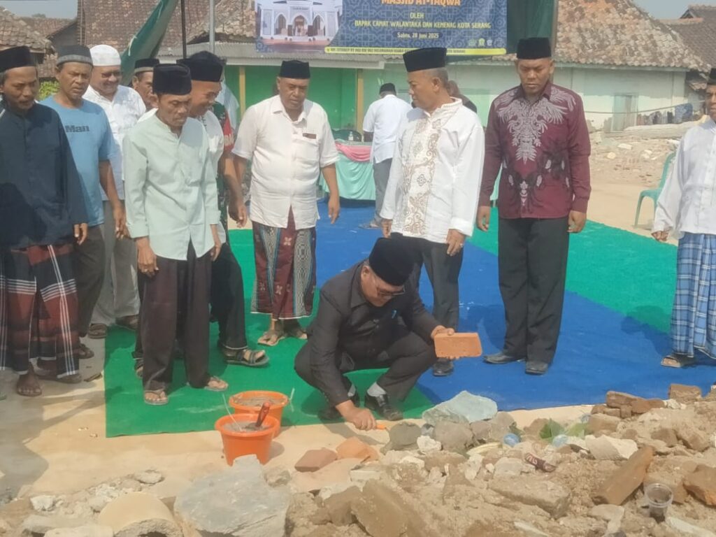 Camat Walantaka Letakkan Batu Pertama Pembangunan Masjid At-Taqwa Camat Walantaka Letakkan Batu Pertama Pembangunan Masjid At-Taqwa
