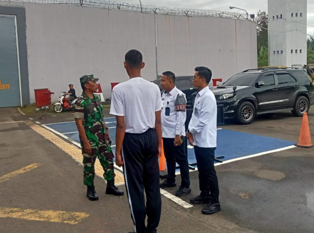 Perkuat Sinergi Keamanan, Danramil Cilegon Lakukan Kunjungan Kerja ke Lapas Kelas IIA Cilegon Perkuat Sinergi Keamanan, Danramil Cilegon Lakukan Kunjungan Kerja ke Lapas Kelas IIA Cilegon