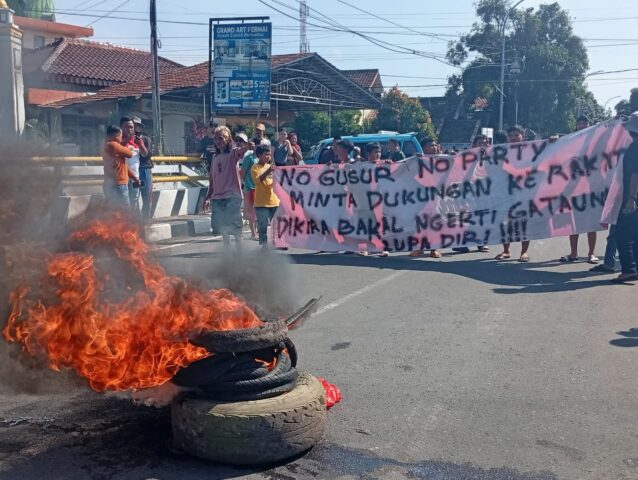 Warga Sukadana Tolak Relokasi, Desak Bertemu Wali Kota Serang
