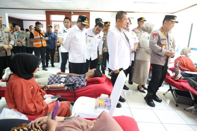 Andra Soni Dampingi Kapolri Tinjau Bakti Kesehatan dan Donor Darah Hari Bhayangkara ke-79