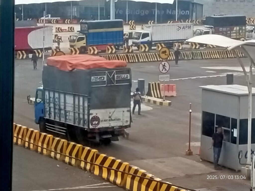 Truk ODOL Bebas Melenggang di Merak, Jembatan Timbang Hanya Pajangan?