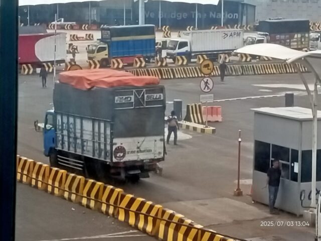 Truk ODOL Bebas Melenggang di Merak, Jembatan Timbang Hanya Pajangan?