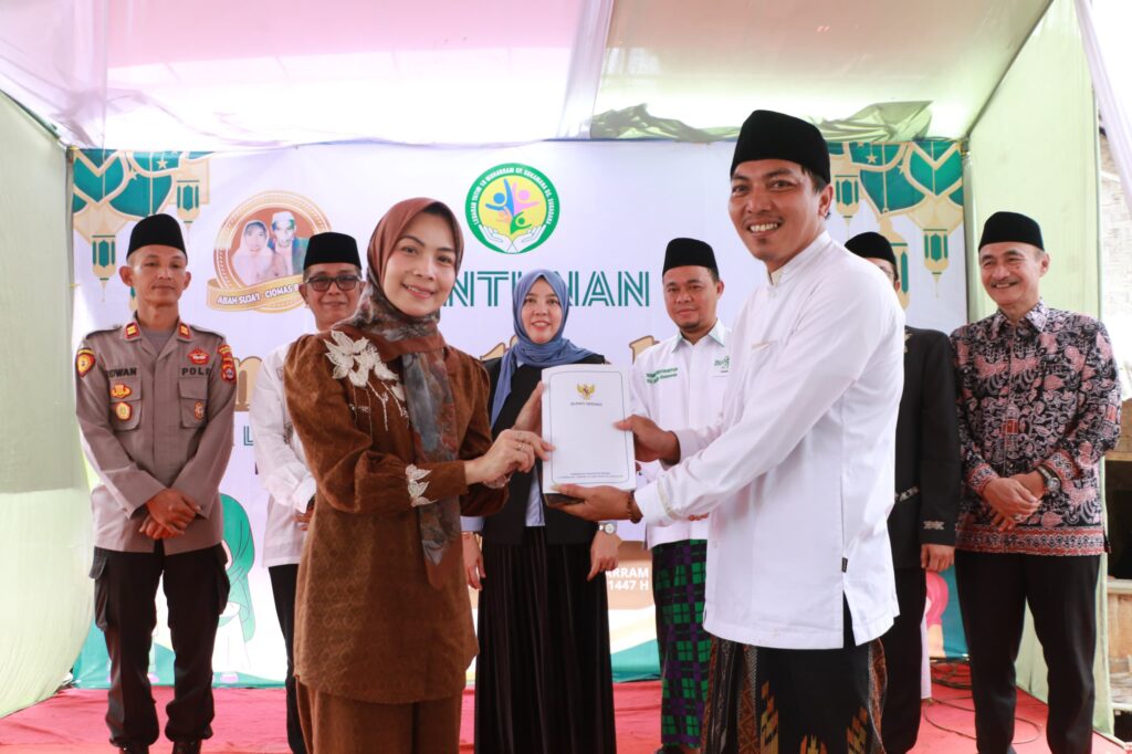 10 Muharam, Ratu Zakiyah Santuni Anak Yatim di Ciomas 10 Muharam, Ratu Zakiyah Santuni Anak Yatim di Ciomas