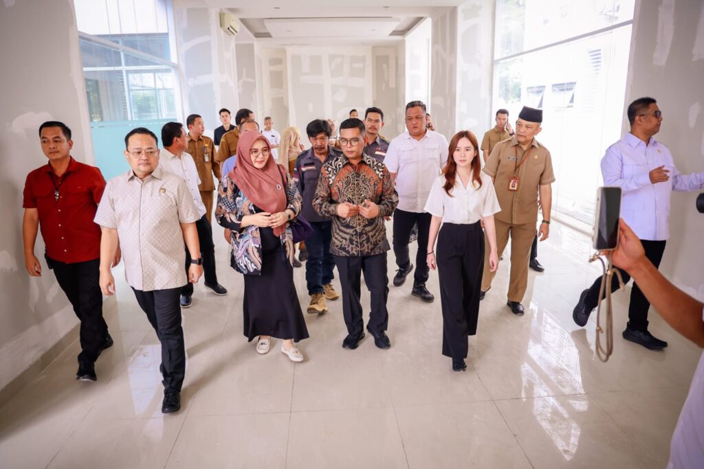 Andra Soni Tinjau Kesiapan Sekolah Rakyat Menengah Atas 33 Kota Tangerang Selatan Andra Soni Tinjau Kesiapan Sekolah Rakyat Menengah Atas 33 Kota Tangerang Selatan