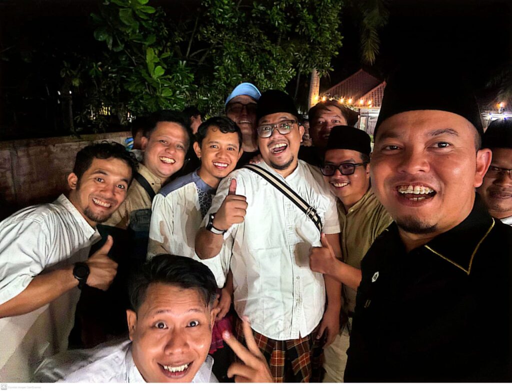 Ngariung Nasional 2025, Reuni Alumni Gontor 2003 Penuh Kehangatan di Pantai Cinangka Ngariung Nasional 2025, Reuni Alumni Gontor 2003 Penuh Kehangatan di Pantai Cinangka