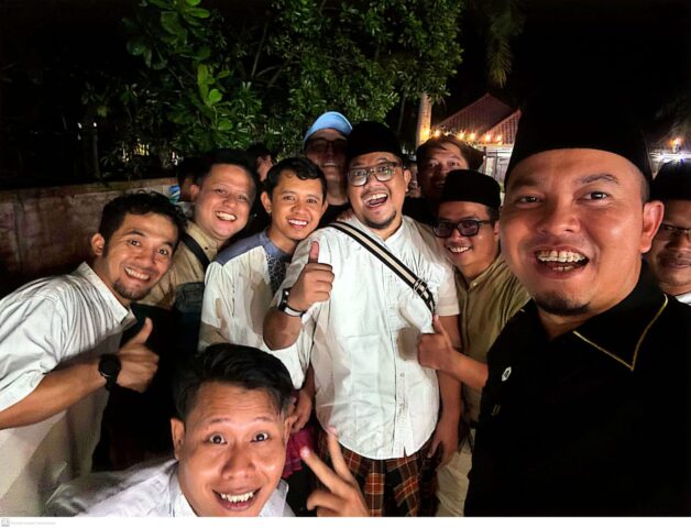 Ngariung Nasional 2025, Reuni Alumni Gontor 2003 Penuh Kehangatan di Pantai Cinangka