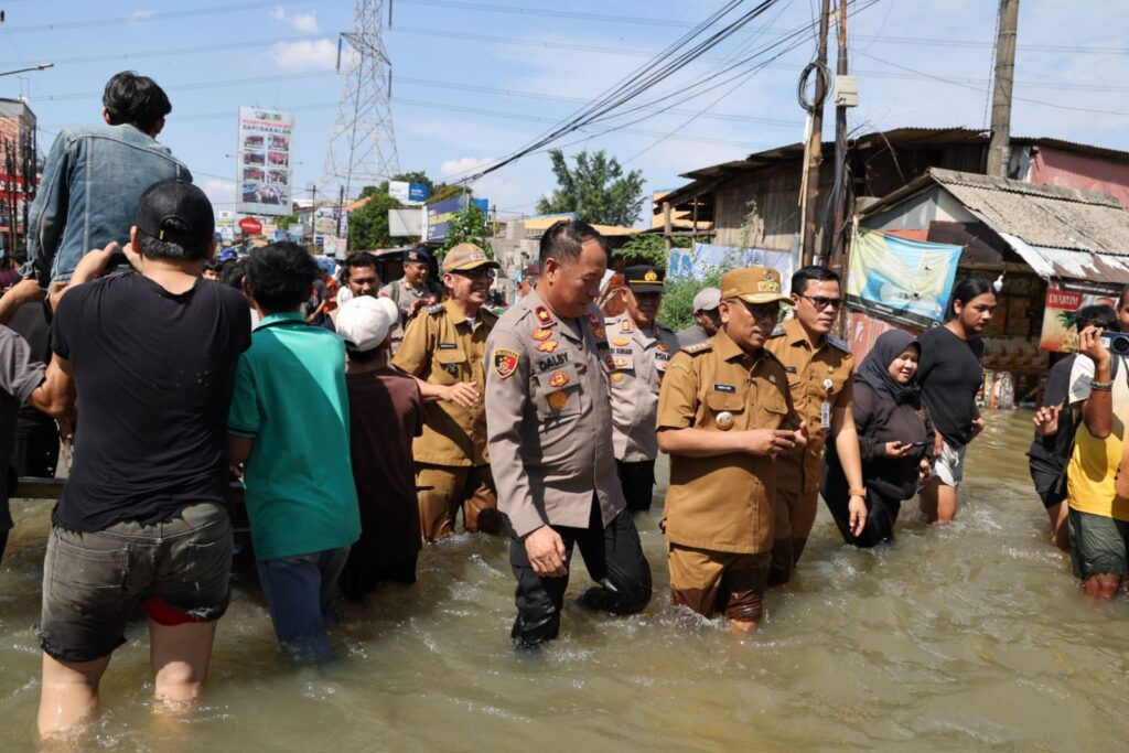 Tinjau Banjir Tangerang, Andra Soni : Perlu Solusi Teknis dan Kebijakan Secara Terpadu Tinjau Banjir Tangerang, Andra Soni : Perlu Solusi Teknis dan Kebijakan Secara Terpadu
