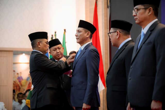Andra Soni Lantik Deden Apriandhi H Sebagai Sekda Provinsi Banten