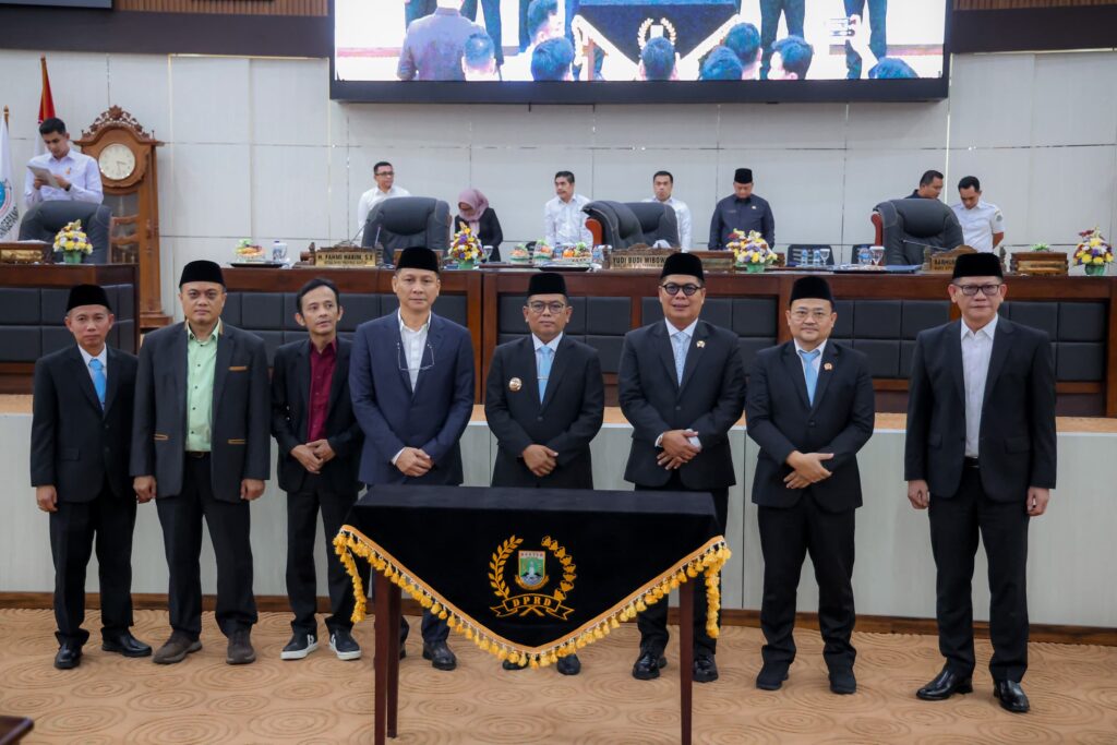 Raperda RPJMD Banten Tahun 2025-2029, Andra Soni : Untuk Banten Maju Raperda RPJMD Banten Tahun 2025-2029, Andra Soni : Untuk Banten Maju