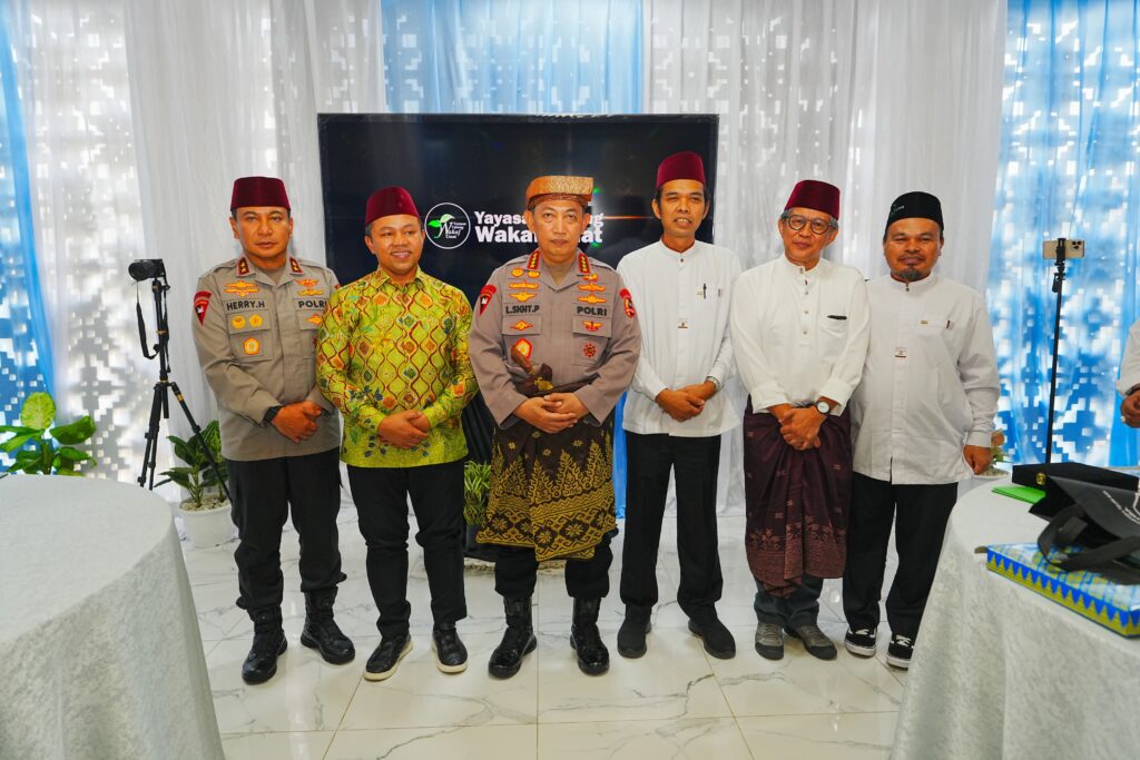 Kapolri Sambang Petang Bersama Ustaz Abdul Somad, Komitmen Jaga Kamtibmas Kapolri Sambang Petang Bersama Ustaz Abdul Somad, Komitmen Jaga Kamtibmas