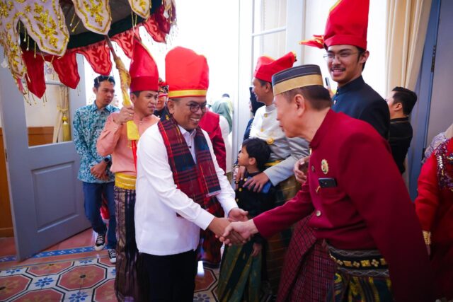 Saksikan Pengukuhan AMSY, Andra Soni Tegaskan Pentingnya Optimisme dan Warisan Hubungan Antardaerah