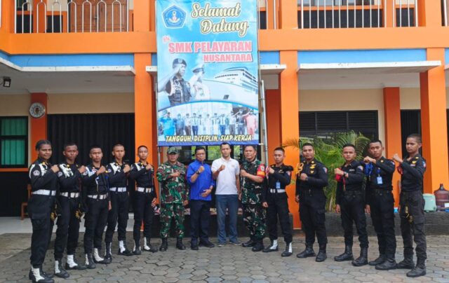 Babinsa Koramil Cipocok Jaya Berikan Pembinaan Wasbang Kepada Siswa SMK Pelayaran Nusantara