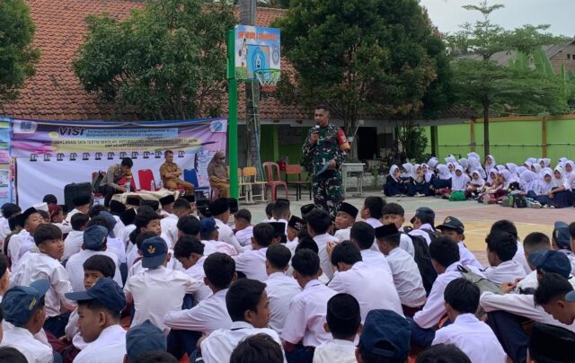 Babinsa Koramil Kramatwatu Berikan Edukasi Kepada Pelajar Tentang Bahaya Bullying dan Narkoba