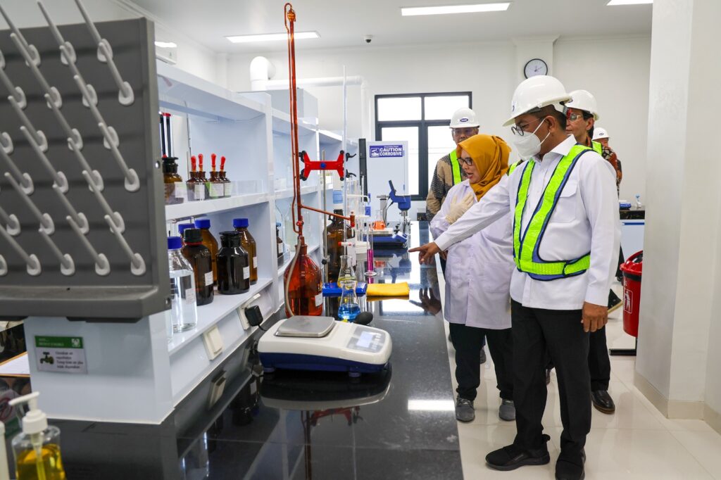 Andra Soni Tegaskan Komitmen Jaga Iklim Investasi dan Pastikan Industri Berkembang dengan Berdayakan Tenaga Kerja Lokal