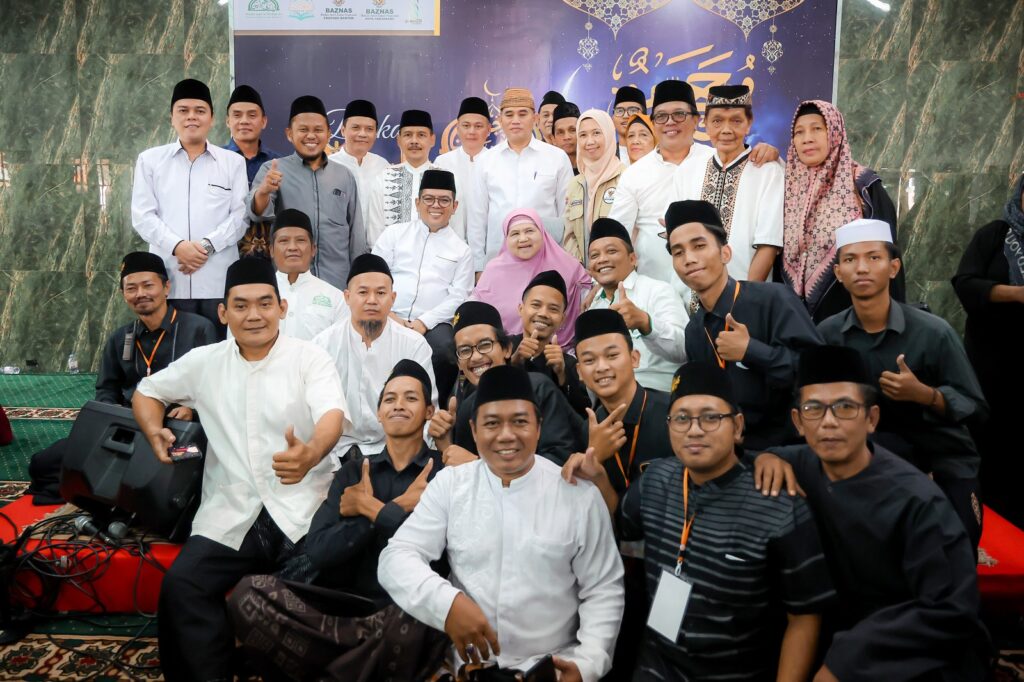 Andra Soni Bangga Atas Sikap Gotong Royong dan Kerukunan Warga Banten Andra Soni Bangga Atas Sikap Gotong Royong dan Kerukunan Warga Banten