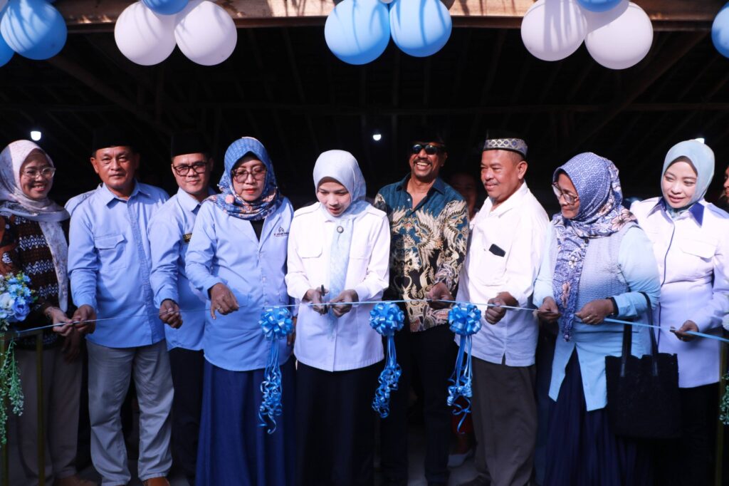 Ratu Zakiyah Grand Opening Pusat Oleh-oleh KM 142 Cinangka Ratu Zakiyah Grand Opening Pusat Oleh-oleh KM 142 Cinangka
