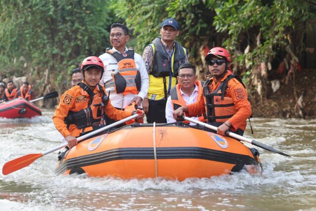 Petakan Penyebab Banjir, Andra Soni Susur Kali Angke