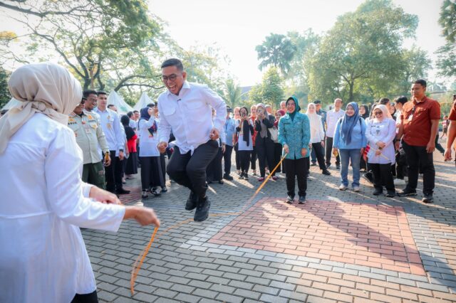 Rayakan HAN ke-41 Tahun 2025, Andra Soni Bermain Enggrang Hulahop dan Lompat Tali