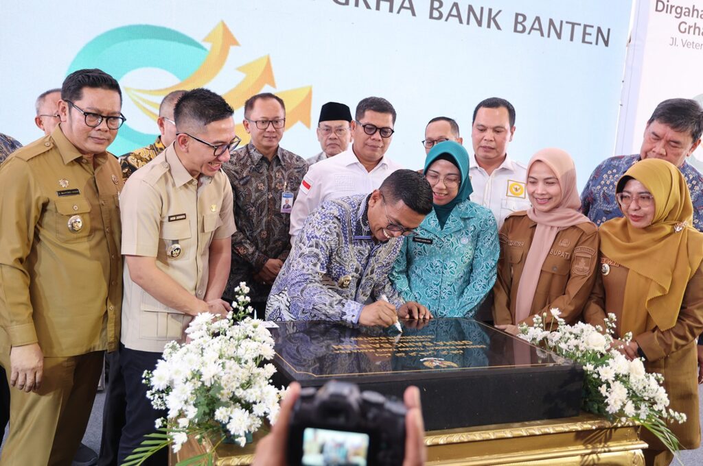 Resmikan Grha Bank Banten, Andra Soni: Bank Banten Harus Adil, Inklusif, dan Melayani Masyarakat