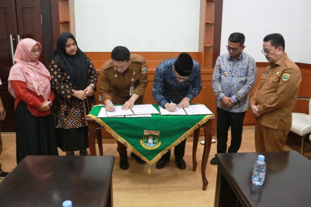 Andra Soni Saksikan Penandatanganan Nota Kesepahaman Pemprov Banten dengan Fisip Untirta