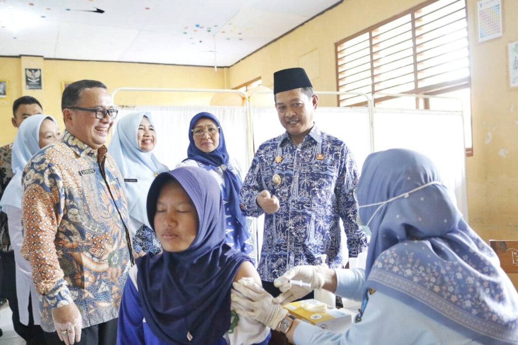 Wabup Najib Hamas Launching Gerakan Aksi Bergizi di MTsN 4 Anyer Wabup Najib Hamas Launching Gerakan Aksi Bergizi di MTsN 4 Anyer