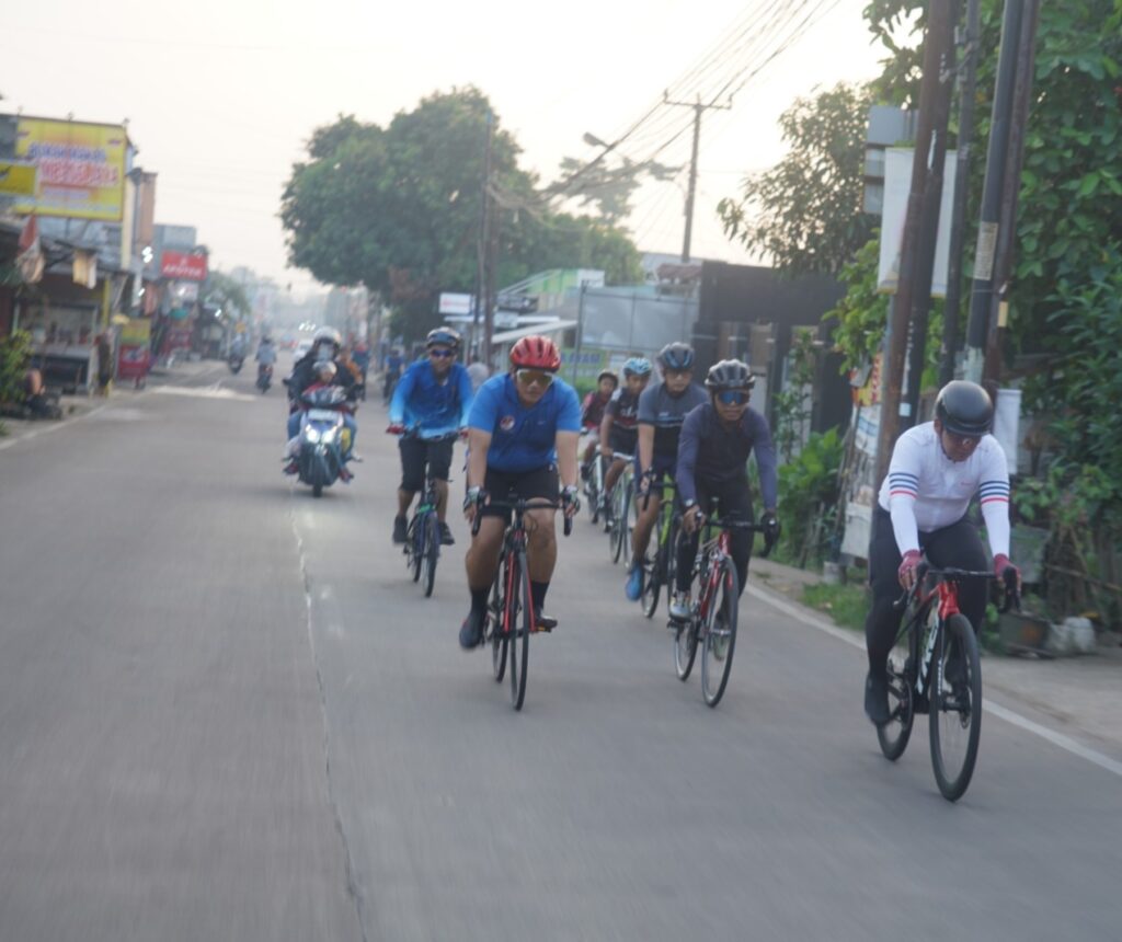 Jaga Kebugaran, Danrem 064/MY Gowes Bareng Anggota Keliling Kota Serang Jaga Kebugaran, Danrem 064/MY Gowes Bareng Anggota Keliling Kota Serang