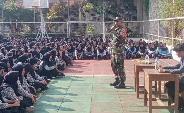Babinsa Koramil Ciomas Bentuk Karakter Generasi Muda Di SMA Negeri 1 Ciomas