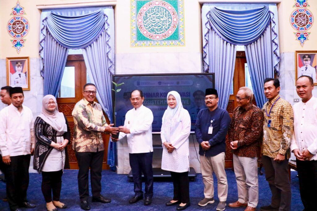Wabup Serang Pastikan Kolaborasi Chandra Asri dan UGM Jaga Ekosistem Laut Terus Berlanjut Wabup Serang Pastikan Kolaborasi Chandra Asri dan UGM Jaga Ekosistem Laut Terus Berlanjut
