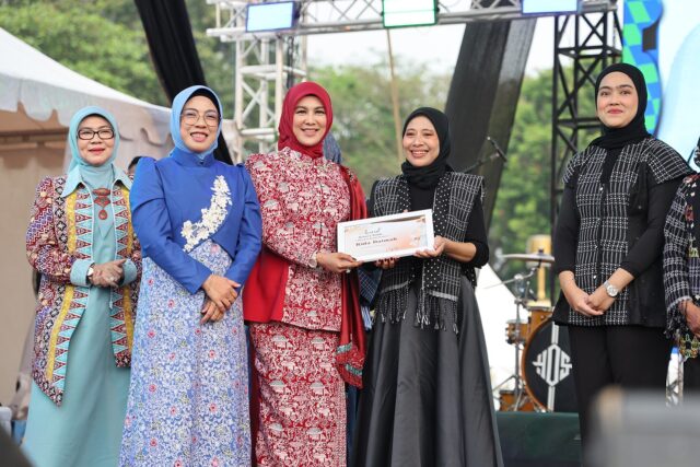 Ketua Dekranasda Banten Buka Serang Fashion Week 2025