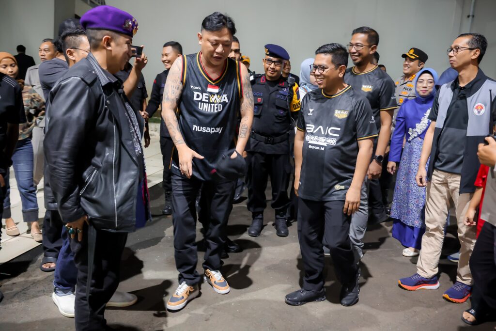 Andra Soni Saksikan Laga Profesional Perdana di BIS Andra Soni Saksikan Laga Profesional Perdana di BIS