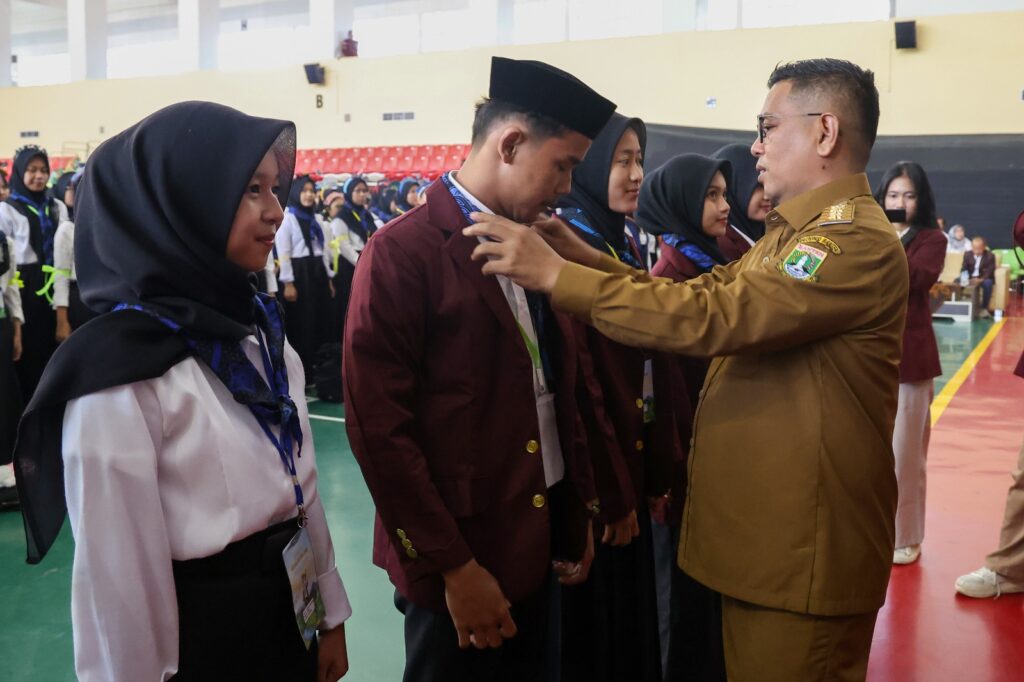 PKKMB Untirta Tahun 2025, Andra Soni : Pemprov Banten Terus Tingkatkan Kualitas SDM PKKMB Untirta Tahun 2025, Andra Soni : Pemprov Banten Terus Tingkatkan Kualitas SDM