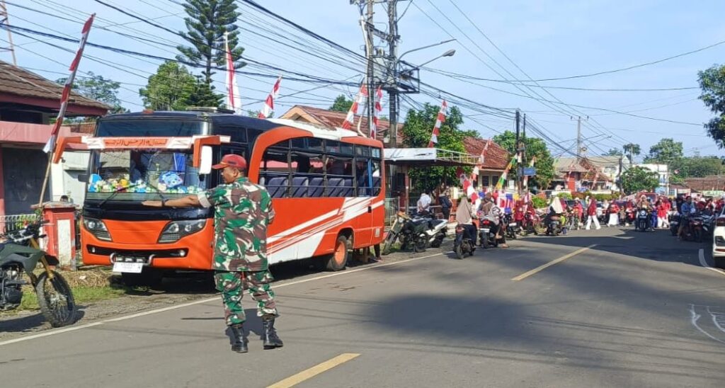 Babinsa Labuan Kawal Lomba Gerak Jalan HUT RI ke-80 tingkat Kecamatan Labuan Babinsa Labuan Kawal Lomba Gerak Jalan HUT RI ke-80 tingkat Kecamatan Labuan