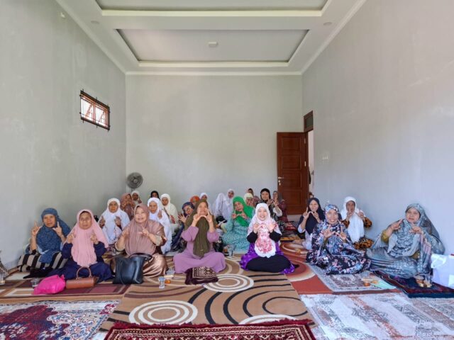 Wanita Islam Kota Serang Gelar Baksos Tebar Hijab dan Edukasi Lingkungan di Cilaku
