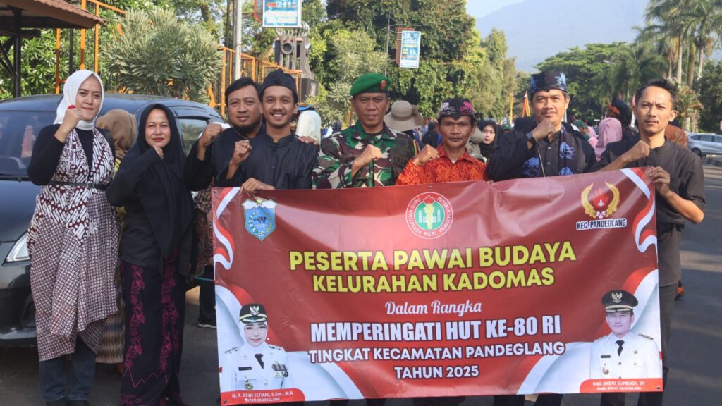 Babinsa Monitoring Pawai HUT RI, Wujud Kepedulian Kodim 0601/Pandeglang Babinsa Monitoring Pawai HUT RI, Wujud Kepedulian Kodim 0601/Pandeglang