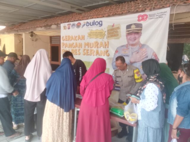 Polres Serang dan Bulog Gelar Gerakan Pangan Murah di Carenang