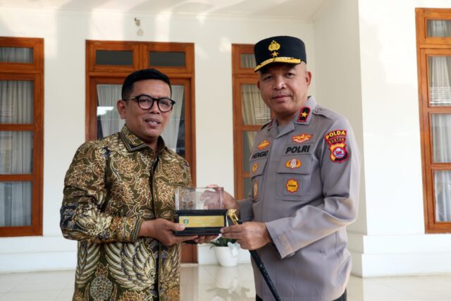 Penuh Keakraban, Andra Soni Sarapan Bareng Kapolda Banten