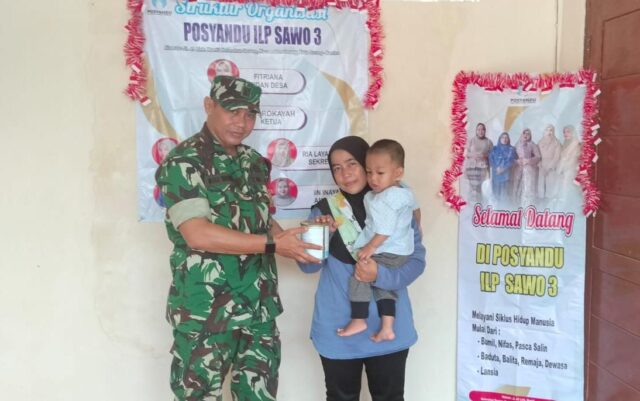 Cegah Stunting, Babinsa Koramil Serang Kota Turun langsung Berikan Bantuan Gizi Tambahan