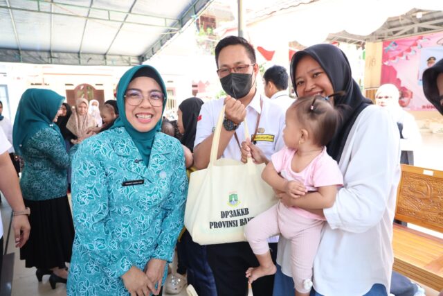 Berantas Stunting, Ketua TP PKK Banten Berikan Bantuan Nutrisi