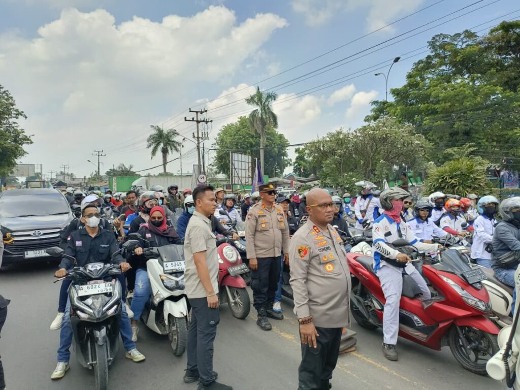 Kapolres Serang Imbau Buruh Sampaikan Aspirasi Secara Tertib Kapolres Serang Imbau Buruh Sampaikan Aspirasi Secara Tertib