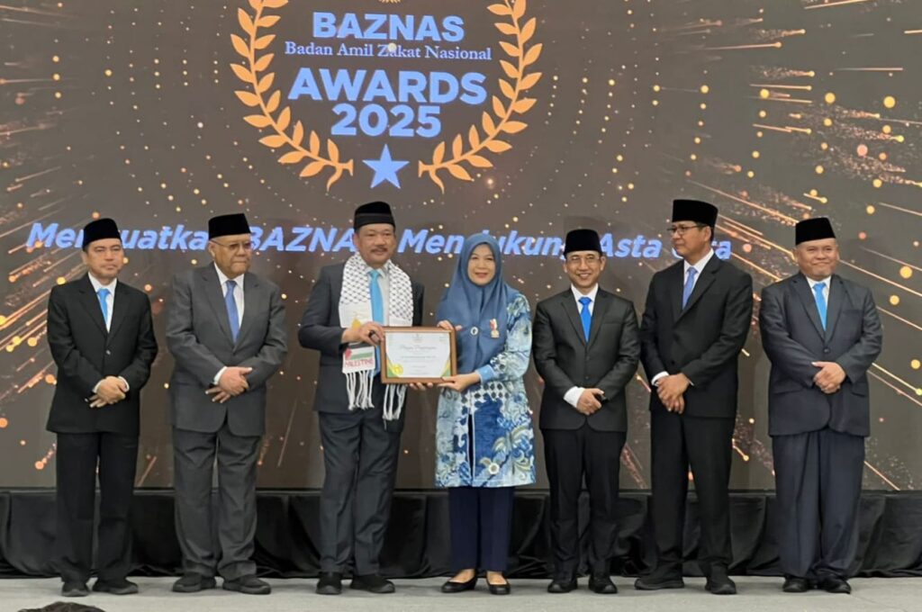 Ratu Zakiyah Terima Penghargaan BAZNAS Awards 2025 Ratu Zakiyah Terima Penghargaan BAZNAS Awards 2025