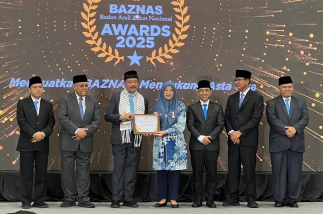 Ratu Zakiyah Terima Penghargaan BAZNAS Awards 2025