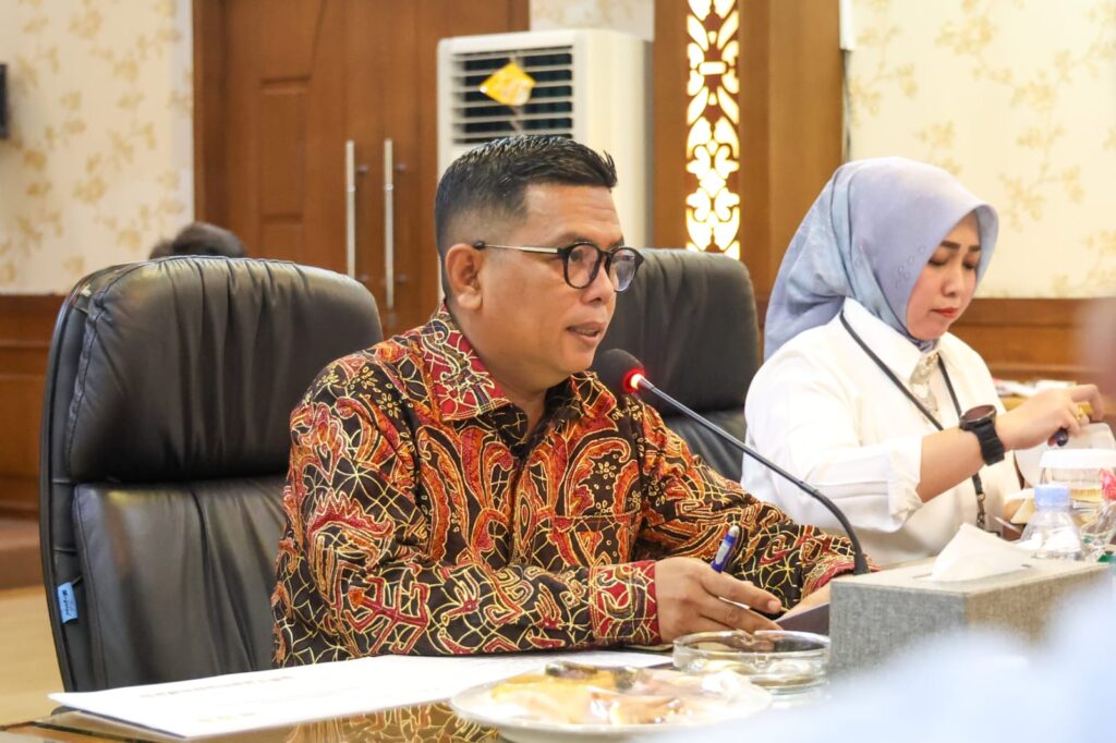 Andra Soni Ingatkan Jajaran Bapenda dan Kepala UPT Samsat Berikan Pelayanan Terbaik Kepada Masyarakat Andra Soni Ingatkan Jajaran Bapenda dan Kepala UPT Samsat Berikan Pelayanan Terbaik Kepada Masyarakat