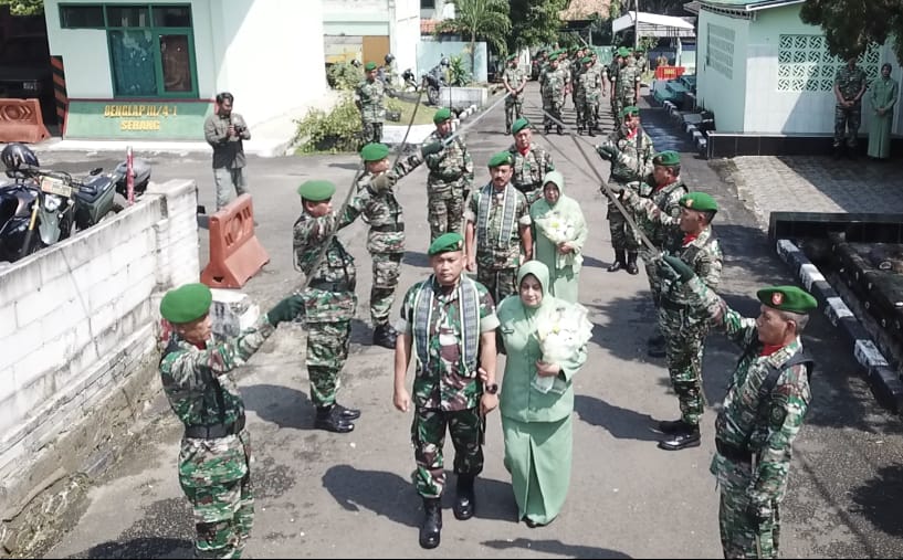 Pedang Pora, Kodim Serang Berikan Penghormatan Kepada Prajurit Yang Pindah Satuan dan Purna Tugas Pedang Pora, Kodim Serang Berikan Penghormatan Kepada Prajurit Yang Pindah Satuan dan Purna Tugas