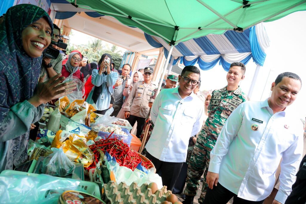 Gerakan Pangan Murah, Andra Soni: Untuk Bantu Masyarakat Penuhi Kebutuhan Sehari – hari Gerakan Pangan Murah, Andra Soni: Untuk Bantu Masyarakat Penuhi Kebutuhan Sehari – hari