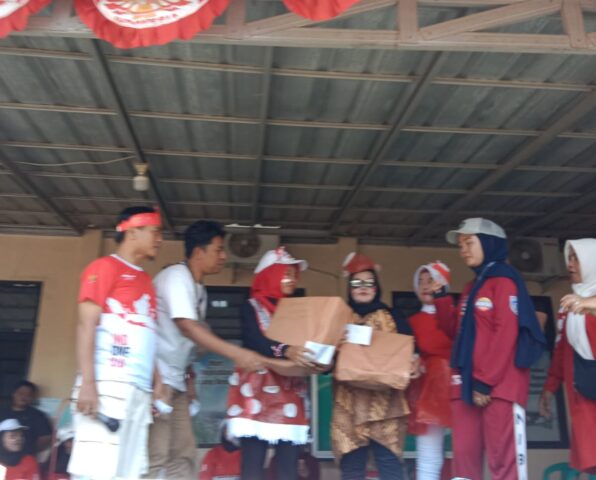 Pageragung Semarakkan HUT RI ke-80, Mahasiswa UNIBA dan Warga Rayakan dengan Lomba Meriah