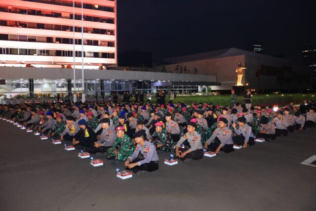 Makan Malam Bersama, Kapolri Beri Motivasi Pasukan Pengamanan DPR/MPR RI
